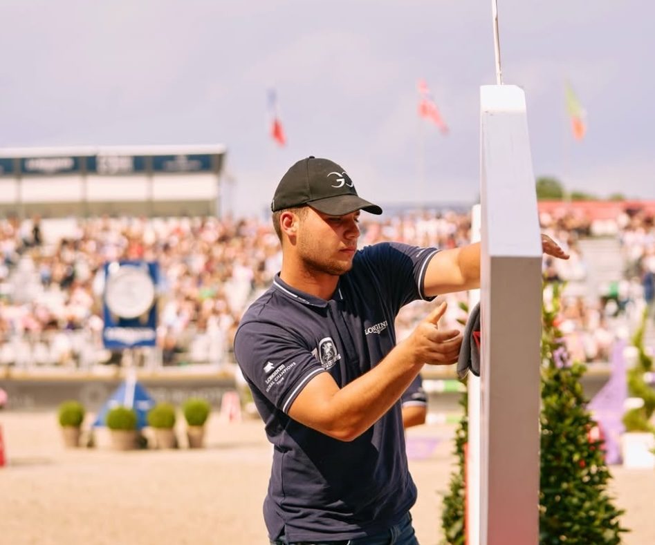 Équipe du Longines Paris Eiffel Jumping en tenue Horse Pilot sur la piste
